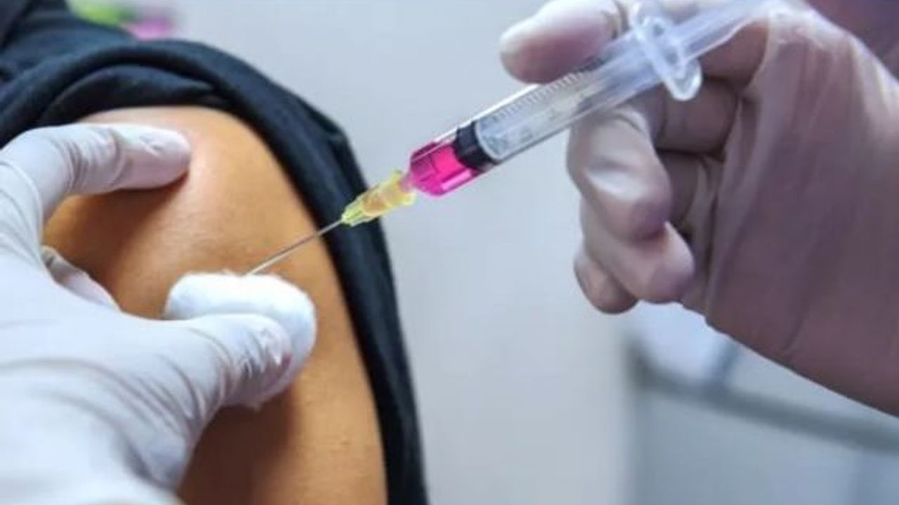 Bu ülkede 3,415 öğretmen aşı yaptırmadıkları için açığa alındı