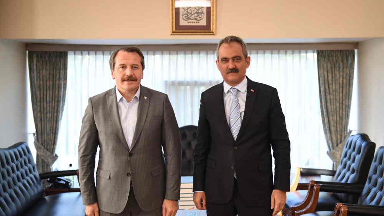 Memur-Sen Başkanı Ali Yalçın, Milli Eğitim Bakanı Mahmut Özer ile görüştü. İŞTE Detaylar...