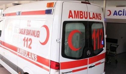 Öğrenci servis minibüsü ile otomobil çarpıştı: 15 yaralı