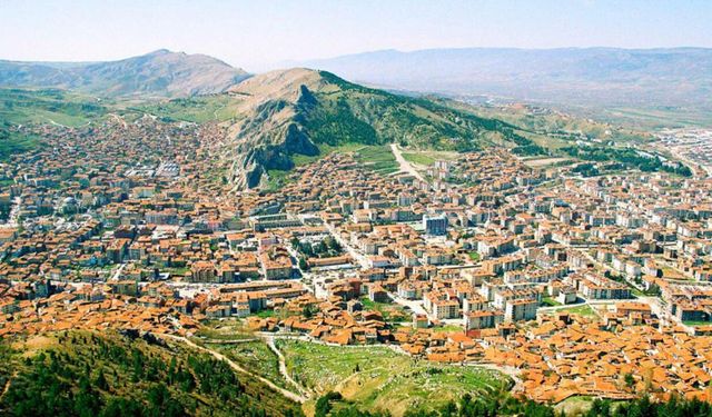 Göç Yolundaki Binlerce Misafirin Durak Noktasında Neler Yaşanıyor?